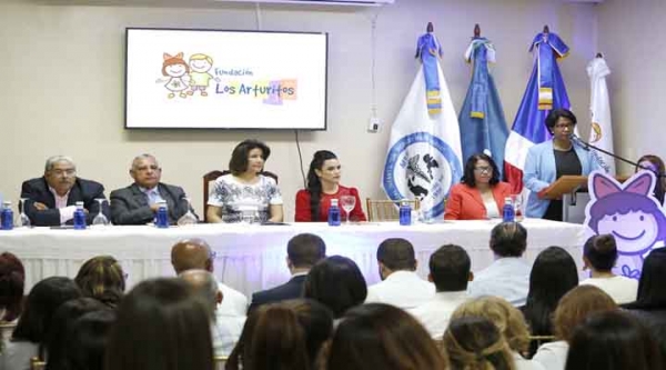 Robert Reid y fundación Los Arturitos inauguran nueva Unidad de Falcemia