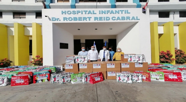 Embajador de Israel lleva juguetes a los niños del Hospital Infantil Dr. Robert Reid Cabral