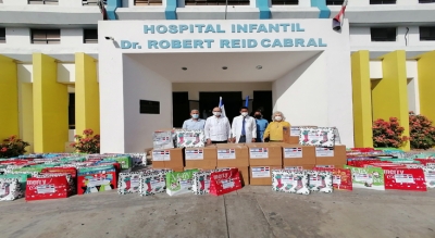 Embajador de Israel lleva juguetes a los niños del Hospital Infantil Dr. Robert Reid Cabral